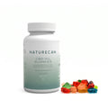 CBD Gummiberen van Naturecan in een witte pot met kleurrijke gummibeertjes ernaast.