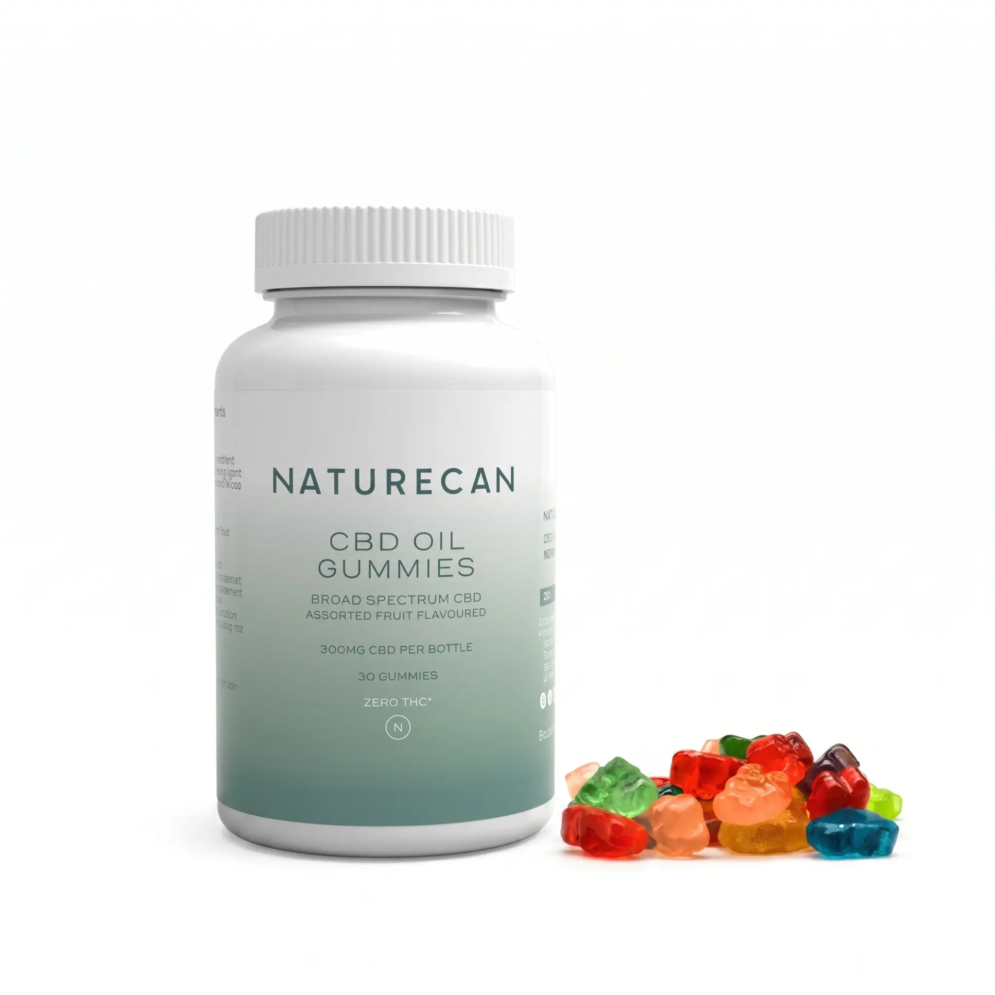 CBD Gummiberen van Naturecan in een witte pot met kleurrijke gummibeertjes ernaast.