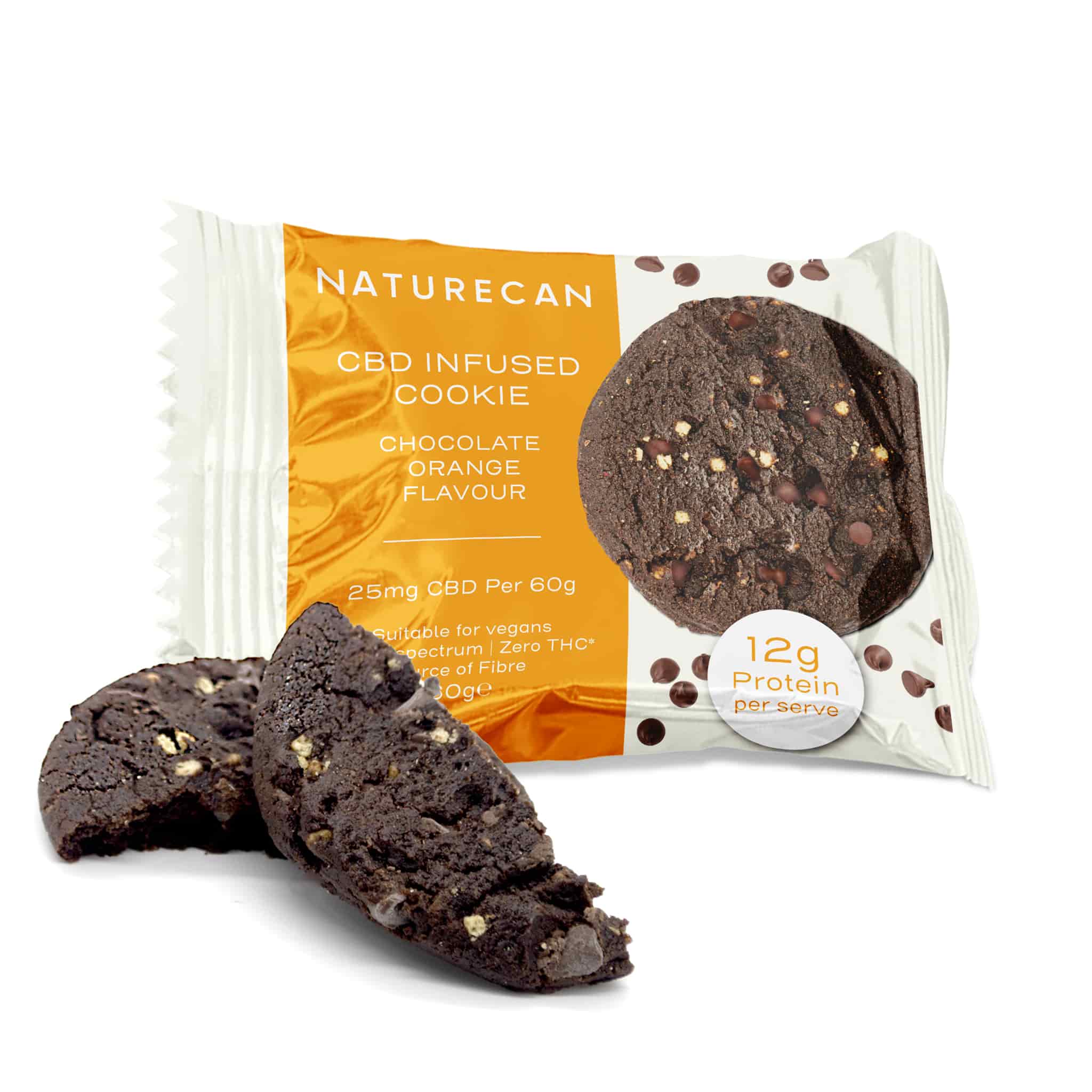 CBD Koekjes in een verpakking met oranje label en tekst over chocolade sinaasappelsmaak en proteïne.