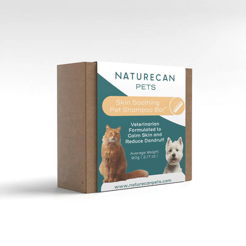 Huidkalmerende Hondenshampoo in een doos met een kat en hond naast de tekst "Naturecan Pets".